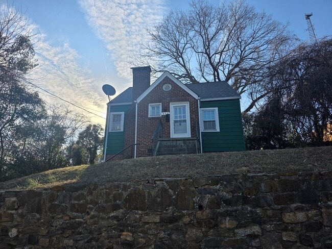 Building Photo - 310 S. Srping Street