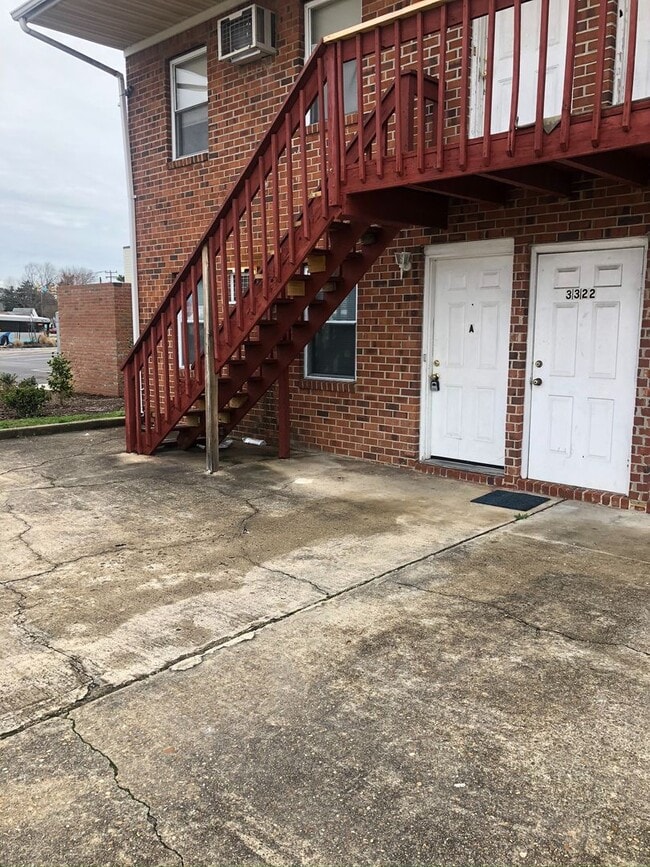 Photo - Spacious 2-Bedroom, 1-Bath Unit in Central Norfolk Unit 3322 Illinois Ave A