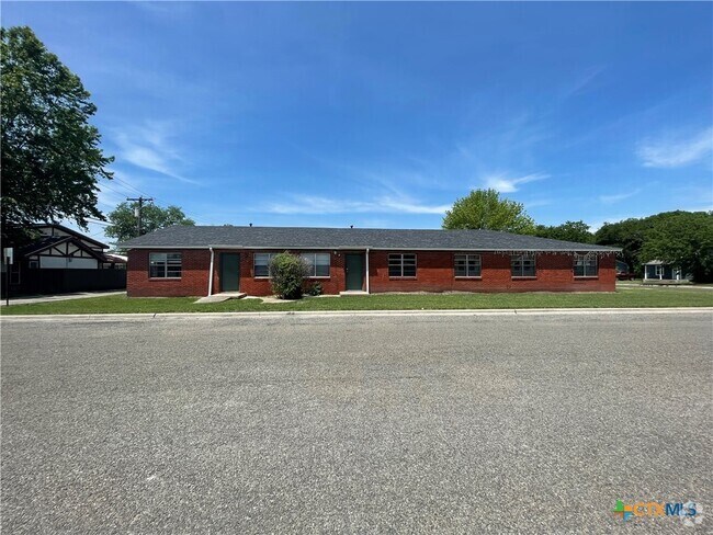 Building Photo - 305 N 7th St Rental