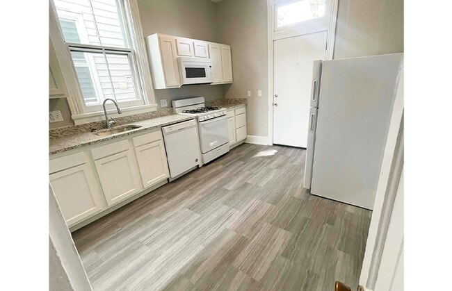 Building Photo - 112 W Nixon St