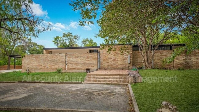 Photo - 211 Beechwood Ln