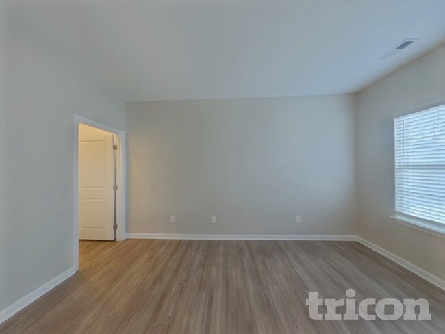 Photo - 221 Waters Run Ln