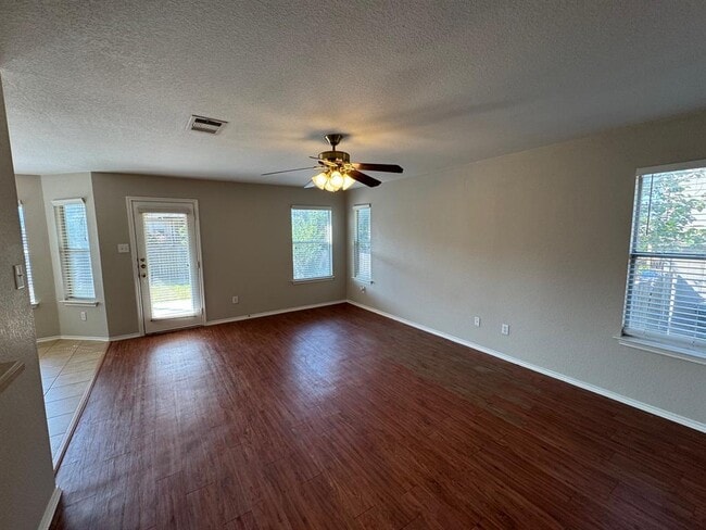 Photo - 423 Paddington Dr