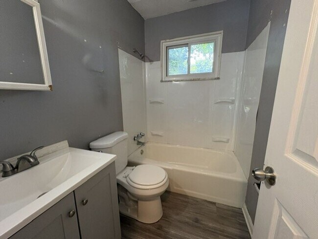 Photo - 1382 Bellevue Ave