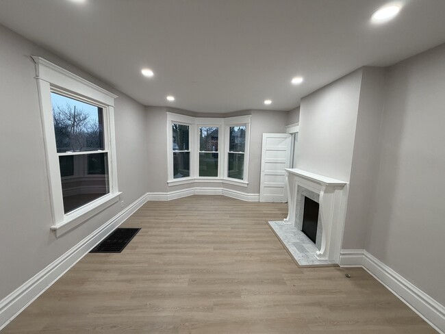 Photo - 551 Wilson Ave