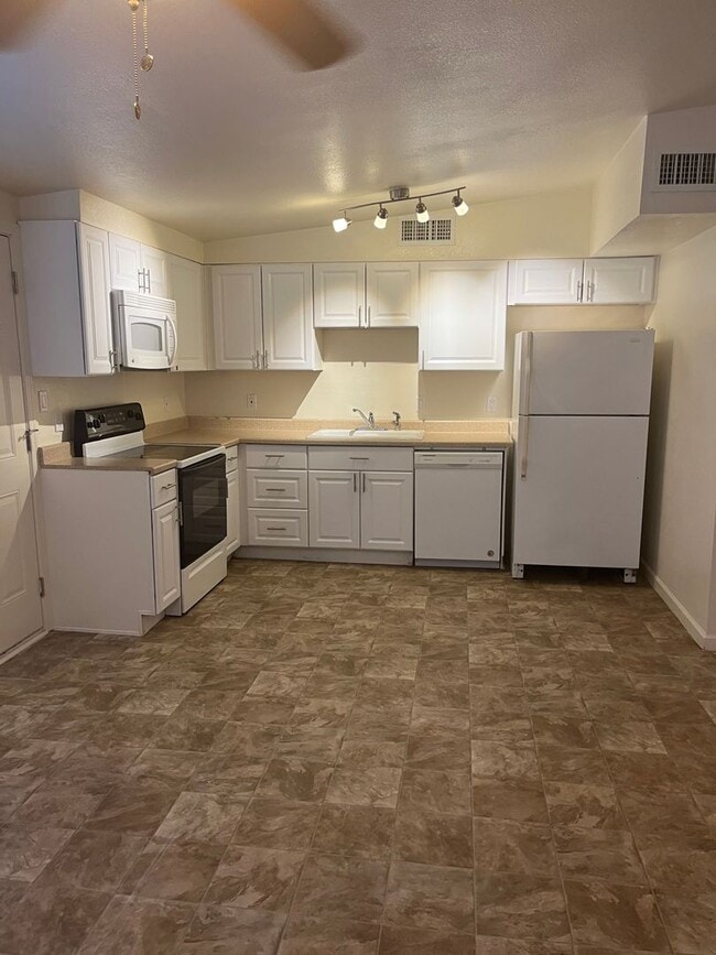 Photo - 400 W Arrowhead Dr