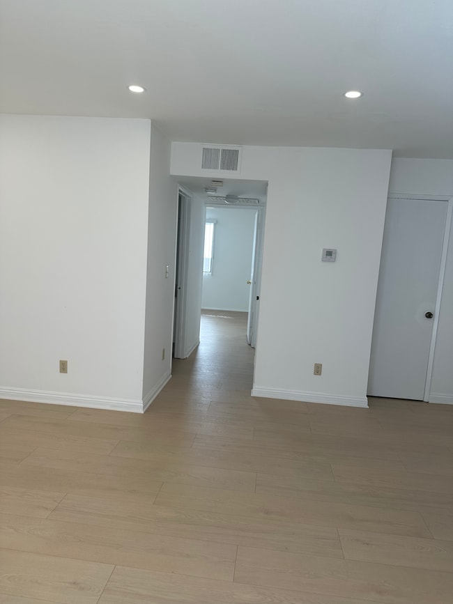 Photo - 231 N Isabel St Unidad 8