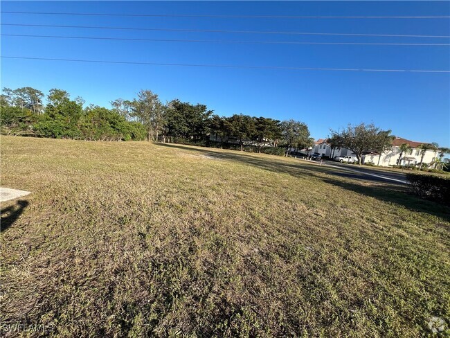 Building Photo - 827 Hampton Cir Rental