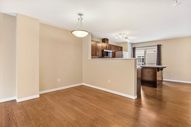 Photo - 1804-1804 70 St SW