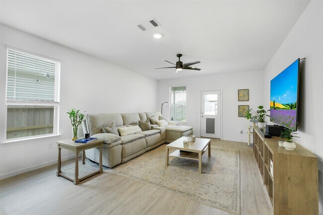 Photo - 16910 Elm Grove Road
