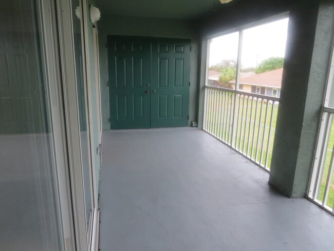 Lanai - 514 Northeast 24th Place Unit #6