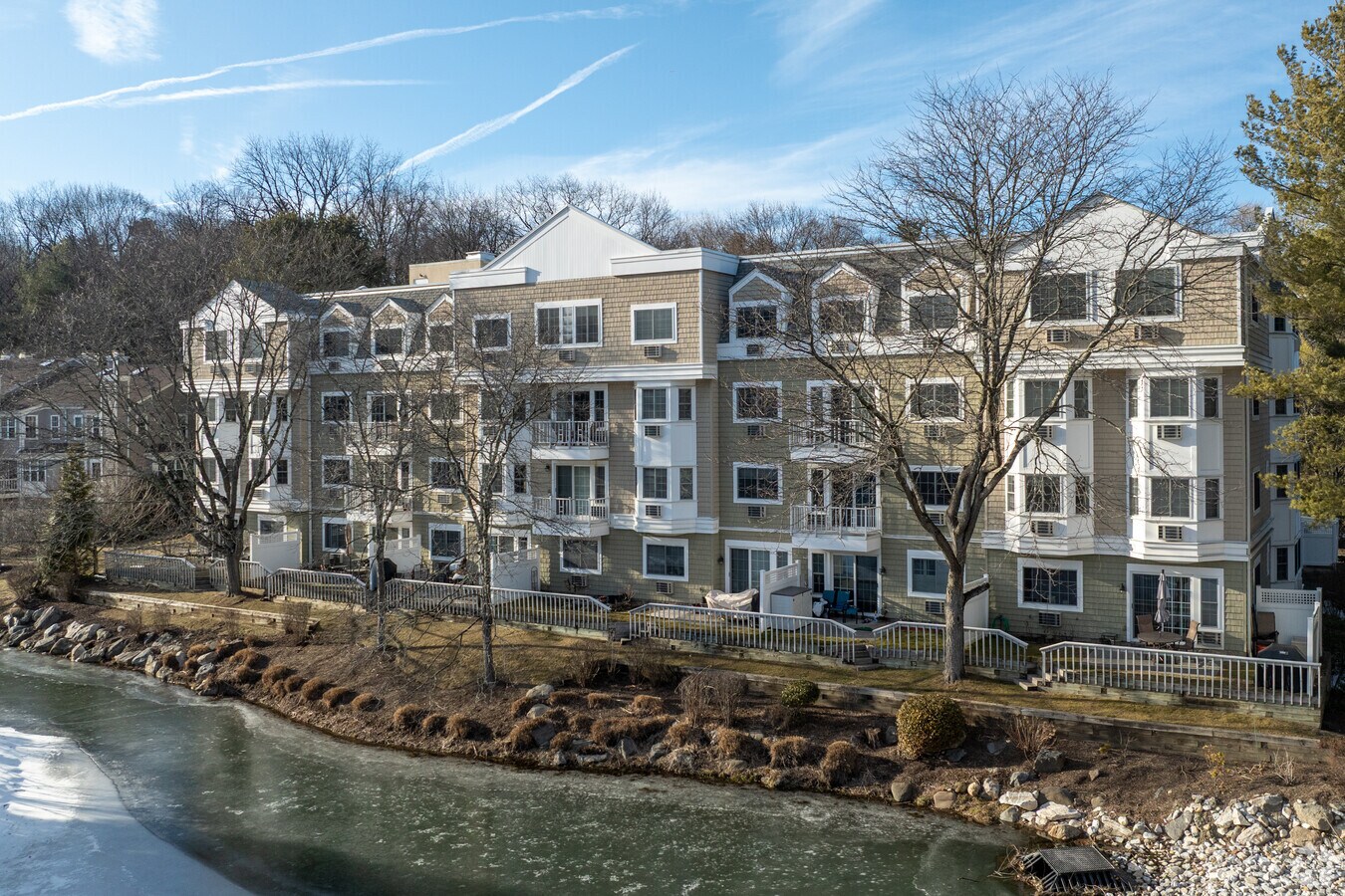 500 Pondside Dr - Ponside Village