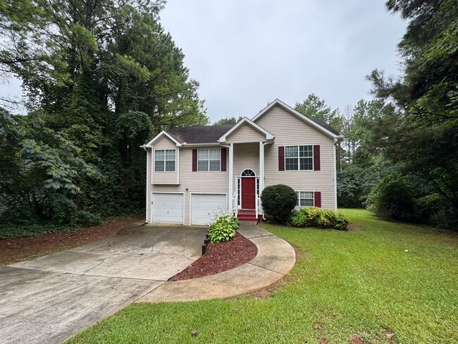 Building Photo - 3 Bedroom 2 Bath Split Level w/ Bonus Room... Rental