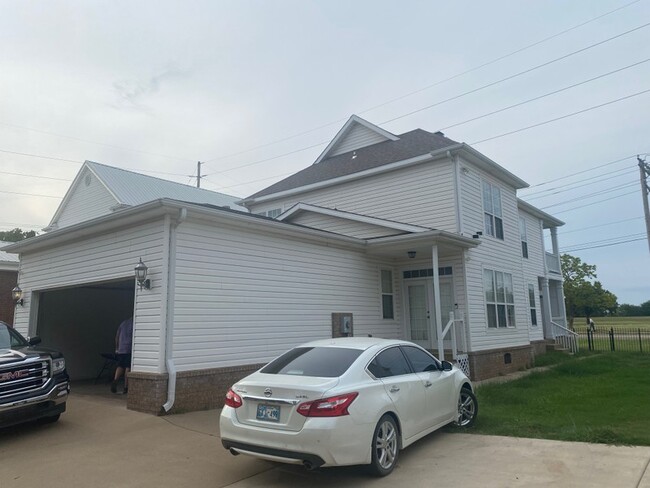 Photo - 121 W Lakeview Rd
