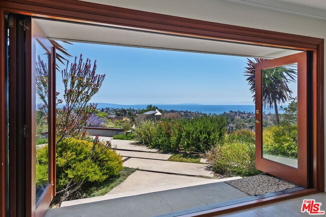 Photo - 1166 Las Pulgas Pl