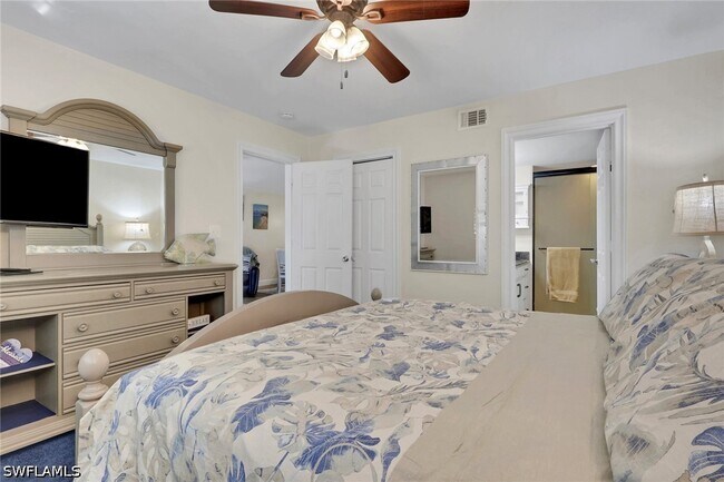 Building Photo - 134 Cypress Way E Unit 305