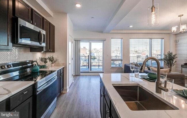 Building Photo - 601 S Broadway Unit 405