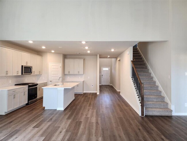 Photo - 120 Greenspire Ln