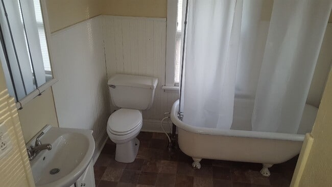 Photo - 1122 Wellington St