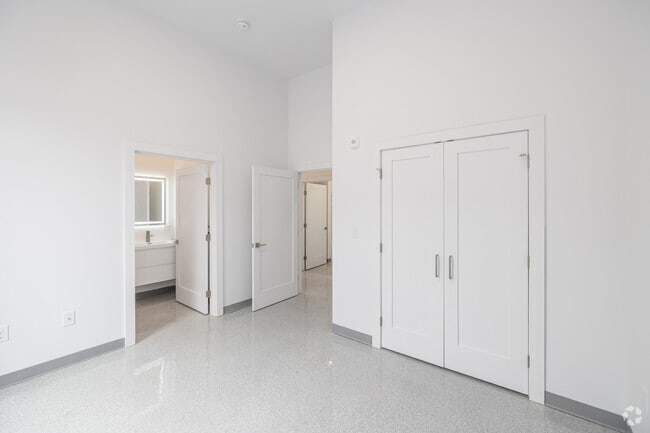 2BR, 2BA - 925SF - Primary Bedroom