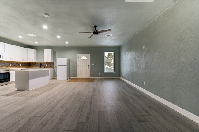 Photo - 4323 Continental Dr