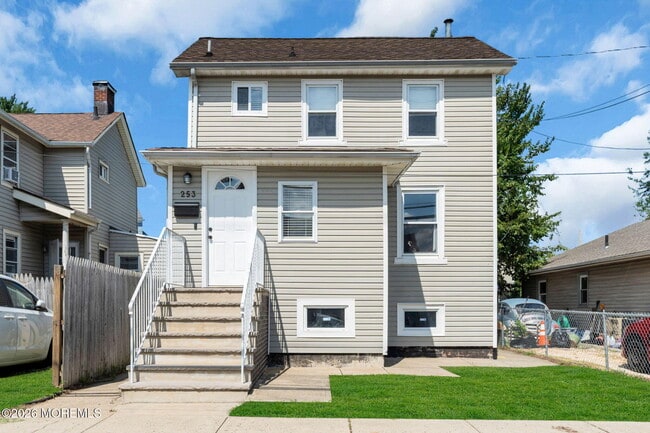 Photo - 253 1st St