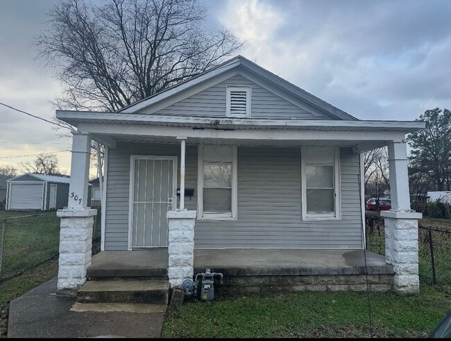 Building Photo - One bedroom