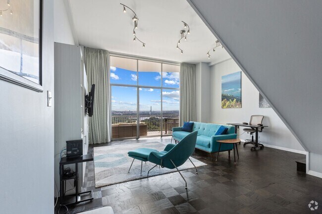 Building Photo - Beautiful Modern 2 level, 1-Bedroom Condo ... Unit #832
