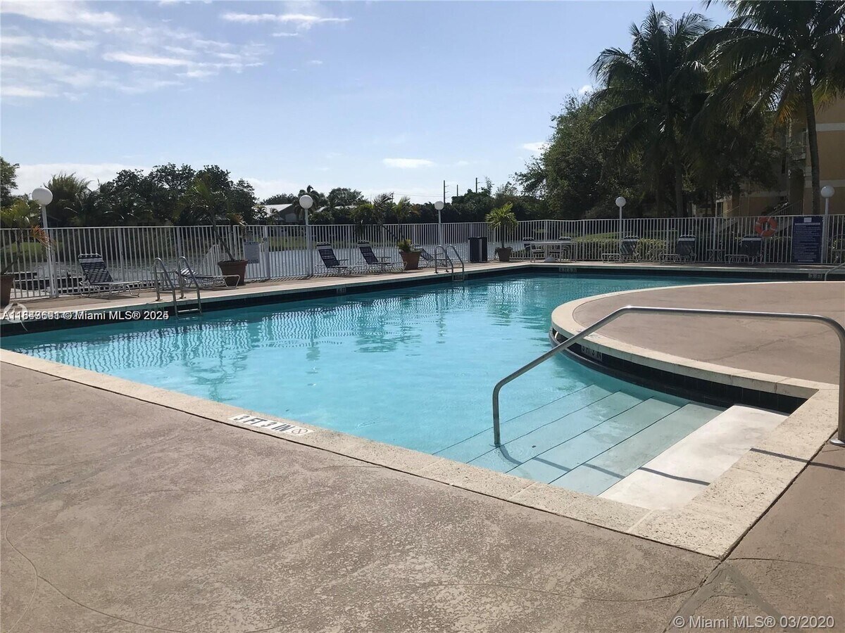 Photo - 2341 NW 33rd St Unit 405