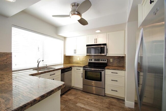 Building Photo - 3010 Willow Ln Unit 264 Rental