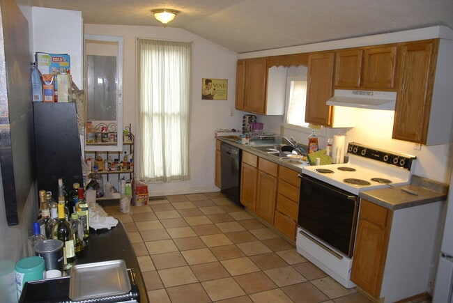 Building Photo - 418 E 9th St Unit 1 Rental