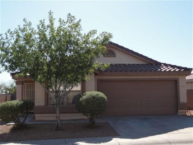 Building Photo - 1054 S Clancy
