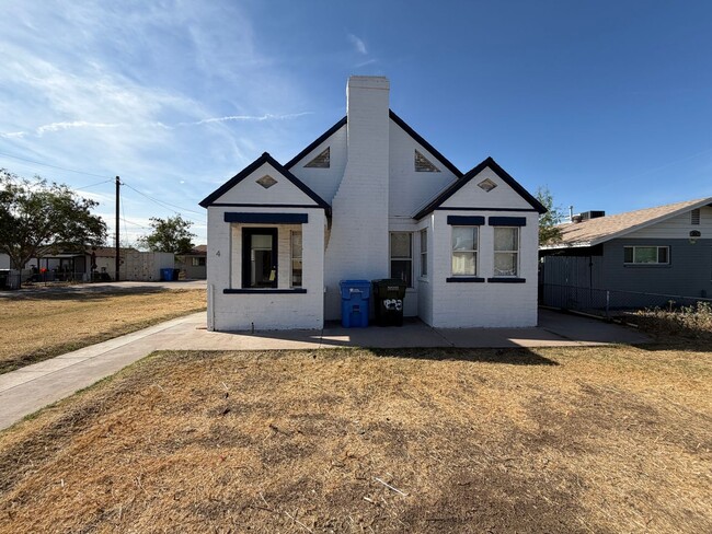 Building Photo - 1833 E Harvard St