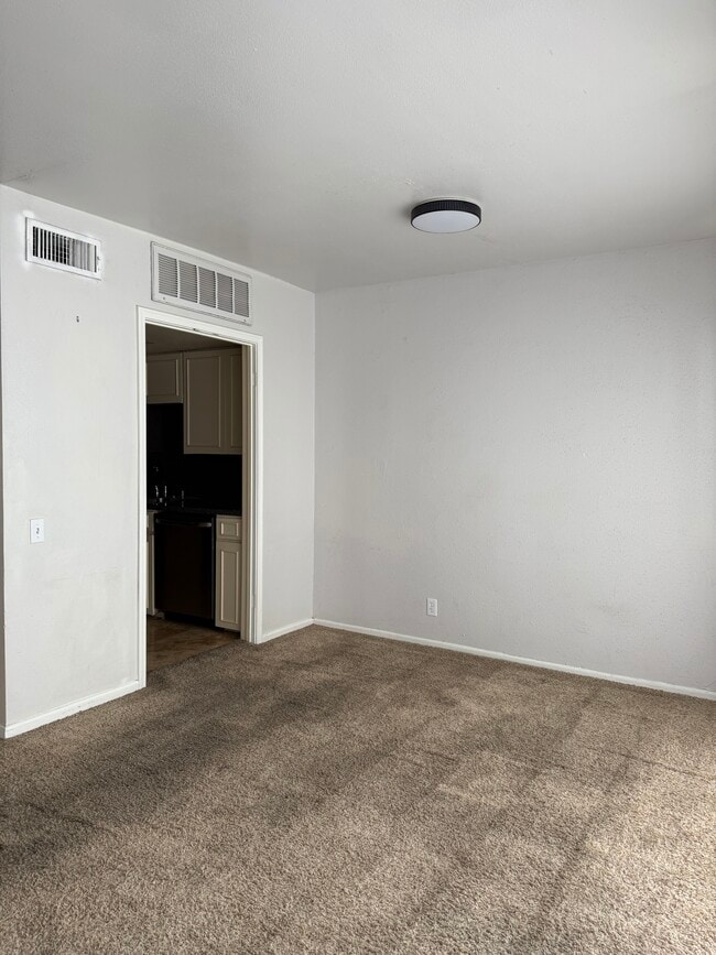 Building Photo - 2704 San Pedro St Unit 14