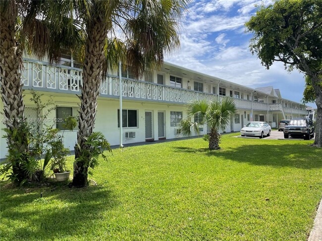 Building Photo - 101 NW 204th St Unit A4