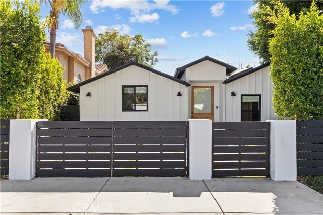 Photo - 14822 Morrison St