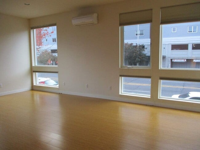 Photo - 3 Bedroom, 3.5 Bathroom Townhome in Tacoma