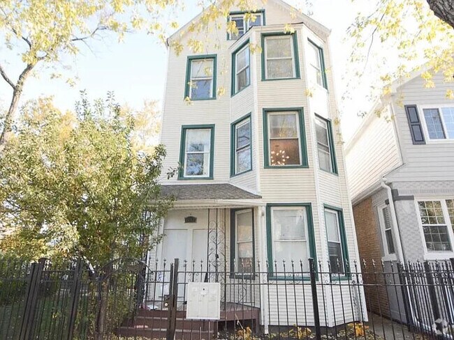 Building Photo - 2657 N Ridgeway Ave Unit 1 Rental