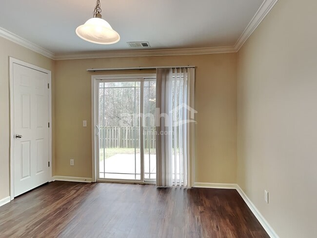 Photo - 23 Lake Shore Blvd