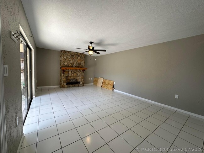 Photo - 308 3rd Ct