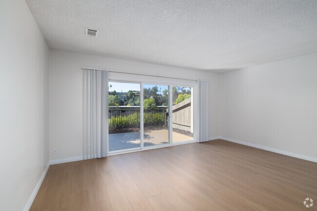 2BR, 1.5BA - 1,250SF - Living Room