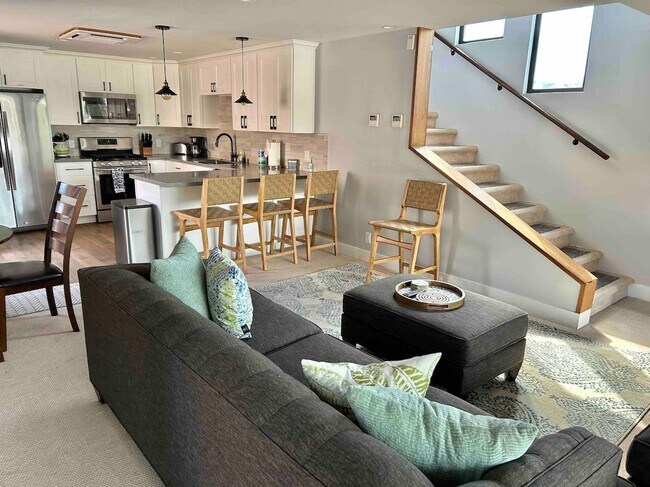 Photo - 747 Island Ct