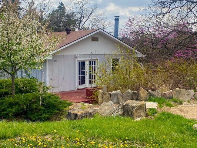 11207 Rimrock Dr