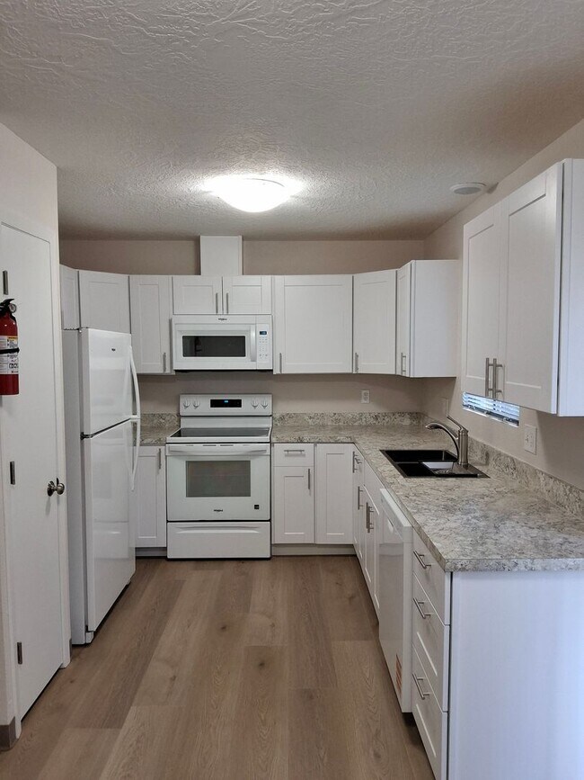 Building Photo - 3030 E 46th Ave Unit 4