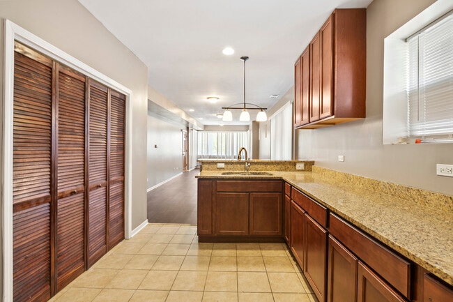 Photo - 323 Memorial Dr