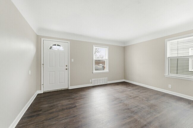 Photo - 3360 Edgeworth St