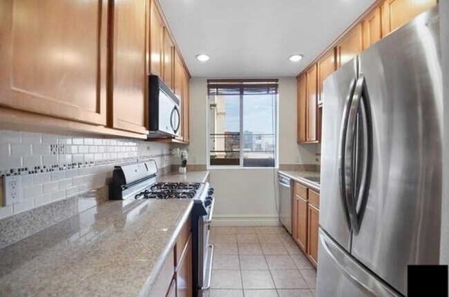 Photo - 850 N Hudson Ave