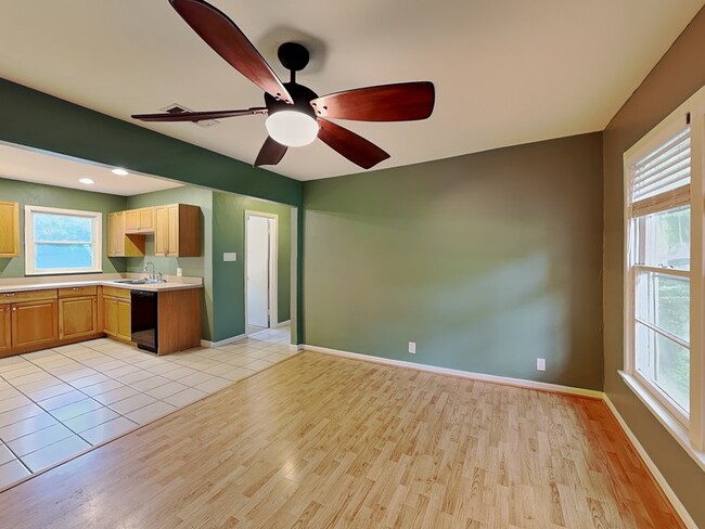 Photo - 412 Harrison Ln
