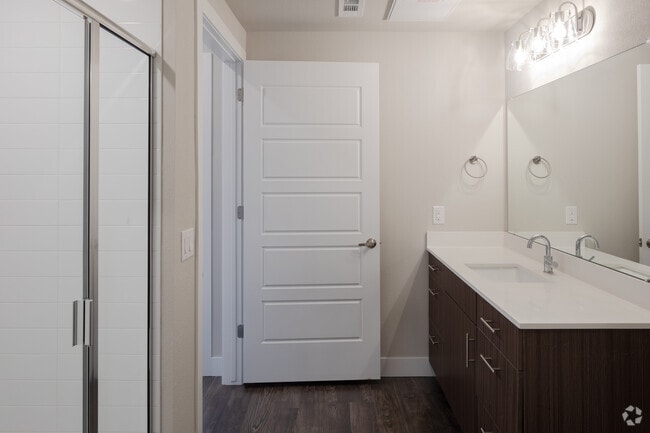 1BR, 1BA - 695SF
