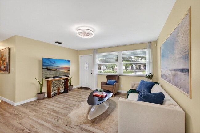 Photo - 140 W 31st St